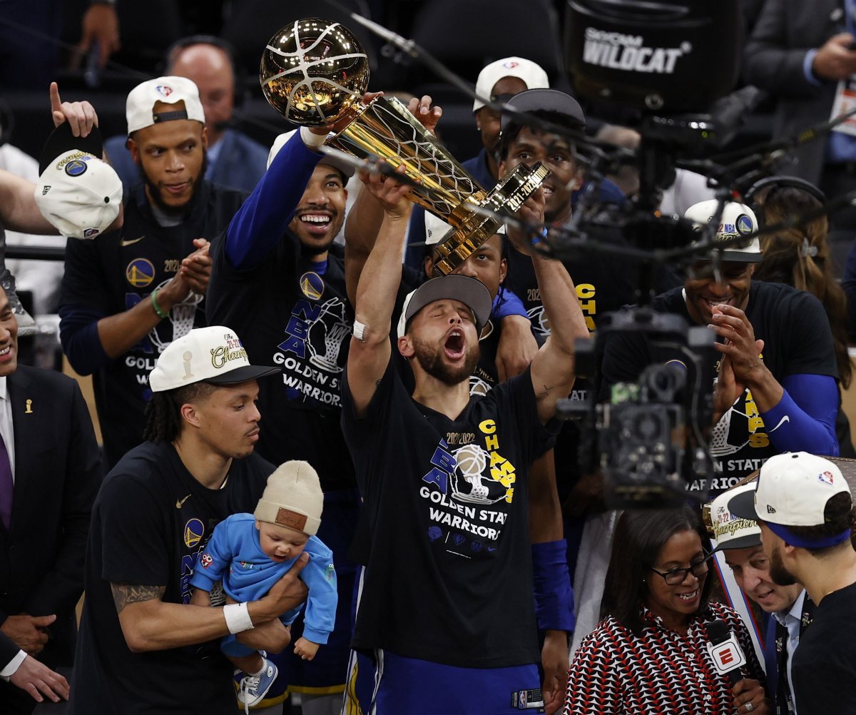 Golden State Warriors lift the trophy, wins game 6