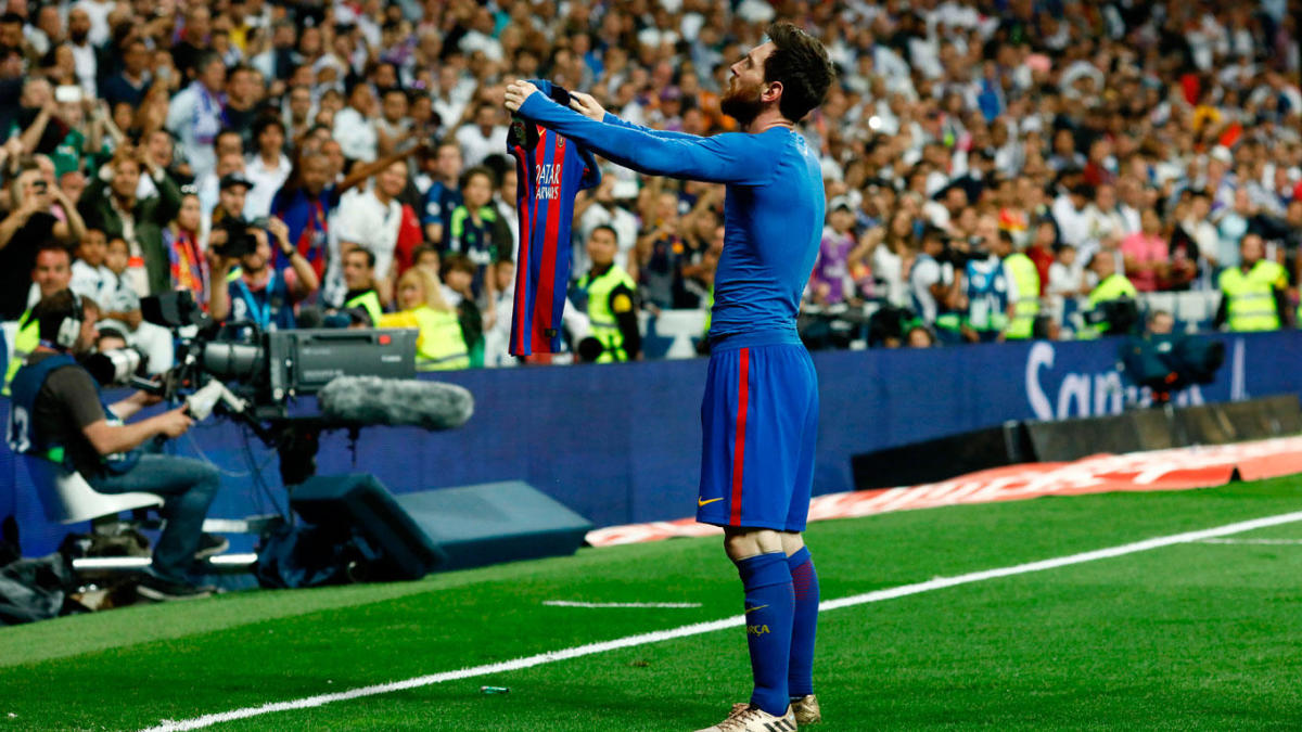 Real Madrid Vs Barcelona 2-3 Messi Shows His Jersey