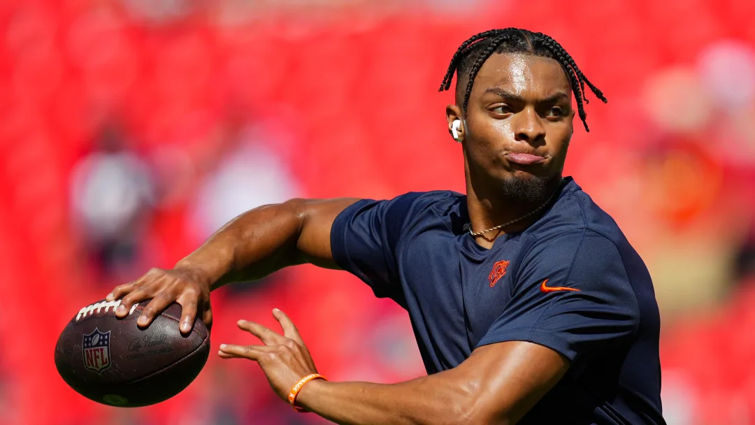 Chicago Bears quarterback Justin Fields warms up prior to a match