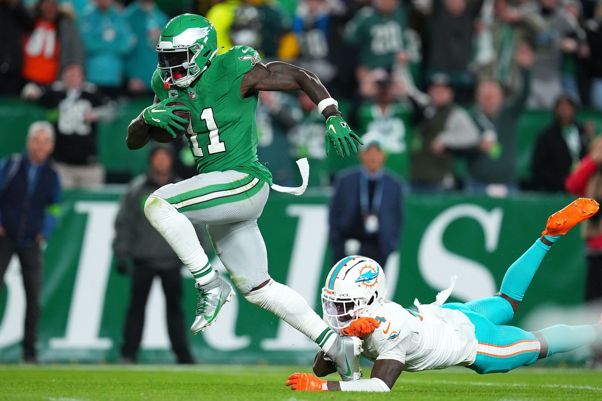 Dolphins Fall to Eagles: A Season in Transition and a Test of Resilience Ahead