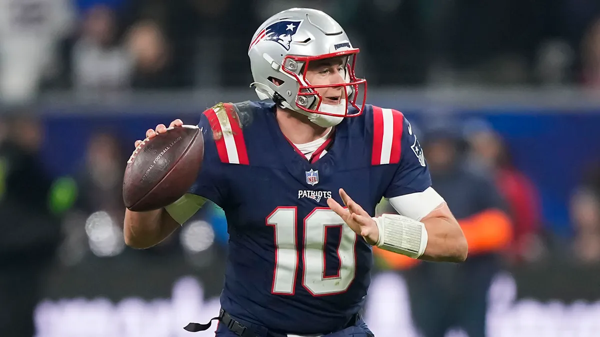 Mac Jones Benched In Crucial Moment New England Patriots Face Quarterback Speculation After 10