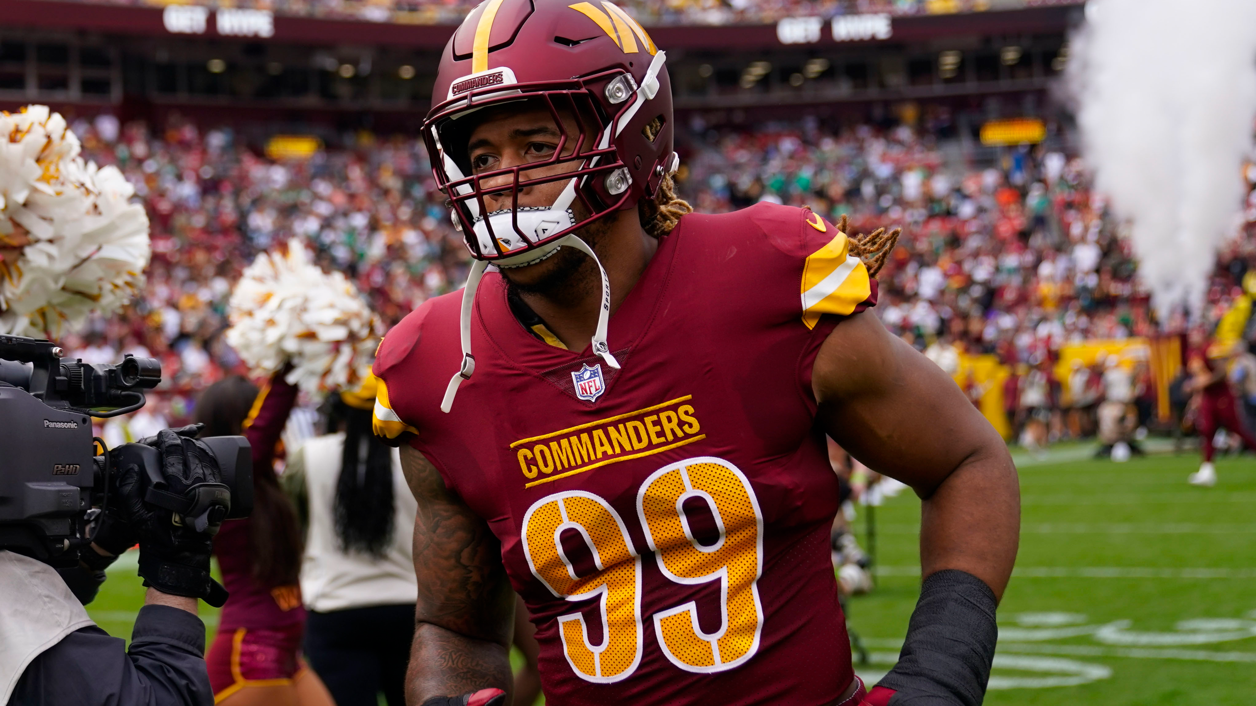 Washington Commanders Trade Star Defensive End Chase Young to 49ers in a Pivotal Move