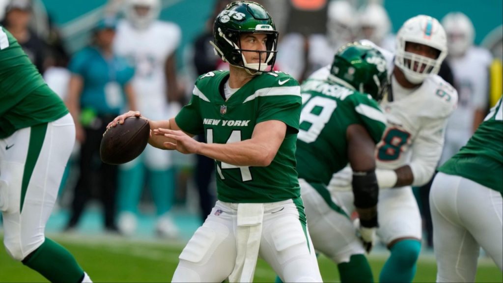 Trevor Siemian Takes the Helm as Zach Wilson Remains in Concussion Protocol
