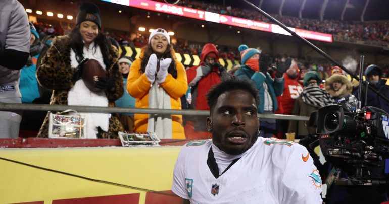 Tyreek Hill: Dolphins ‘Can’t Be a Bunch of Front Runners’ Post-Playoff Loss to Chiefs