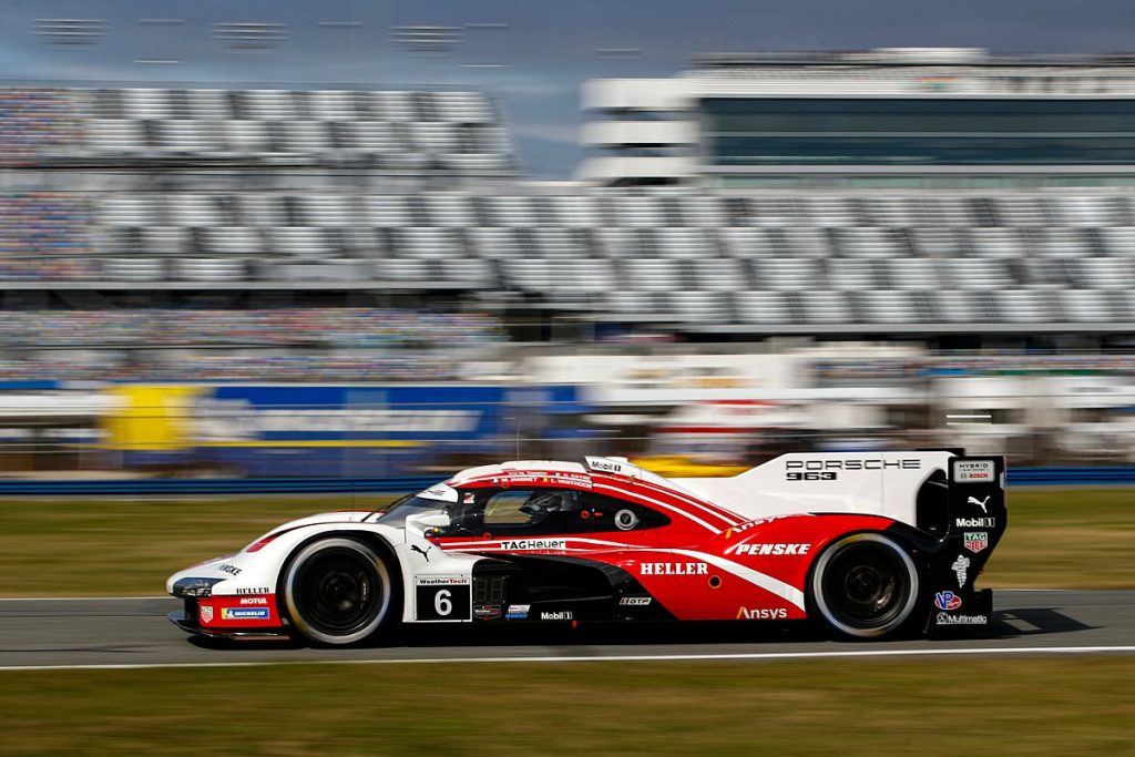 Daytona 24h Roar: Porsche beats BMW by 0.035s in opening IMSA test session