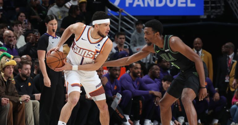 Devin Booker Has NBA Fans in Awe as Kevin Durant, Suns Beat Zion Williamson, Pelicans