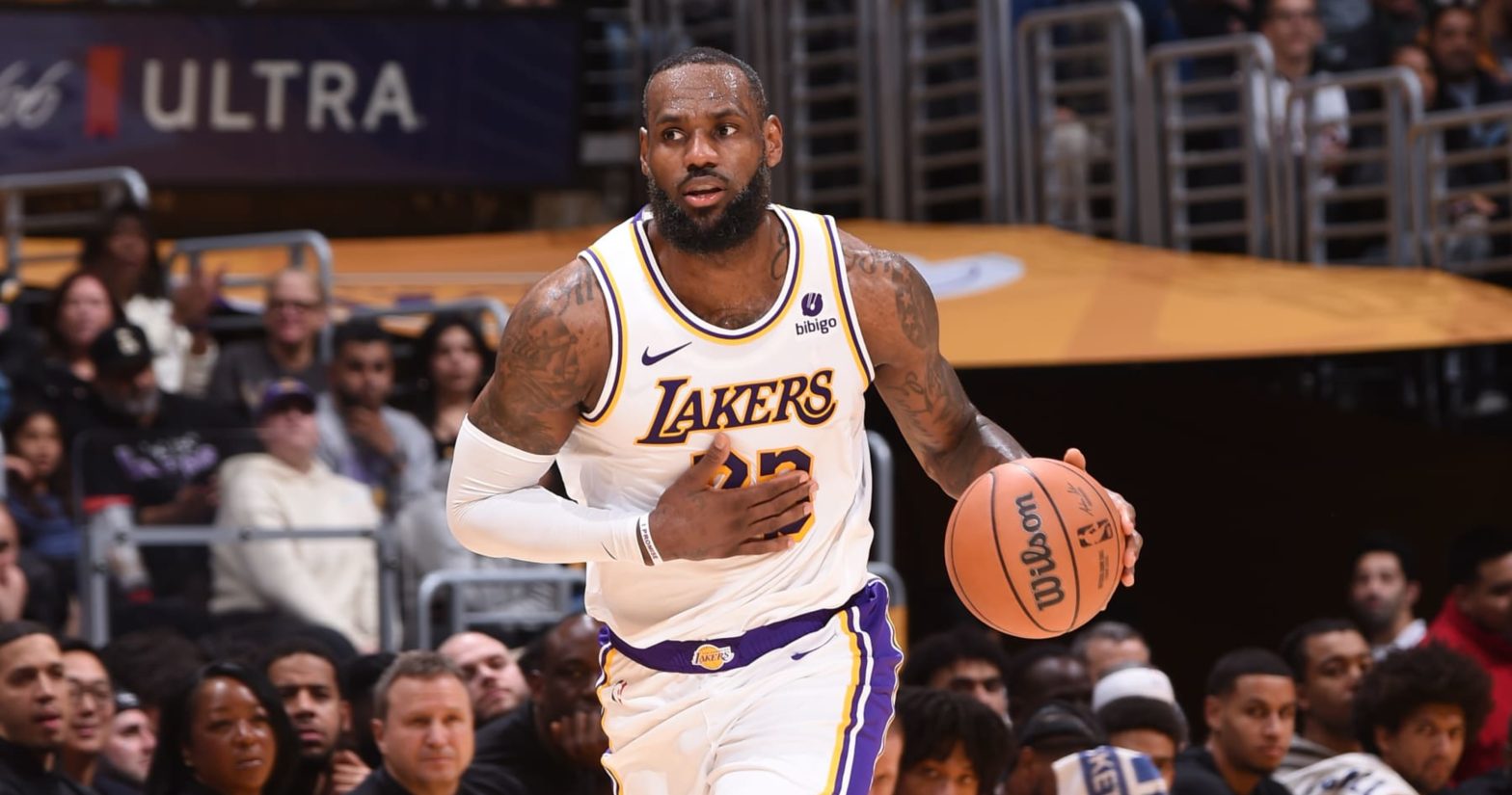 Lakers’ LeBron James, D’Angelo Russell Thrill NBA Fans in Win Over Trail Blazers