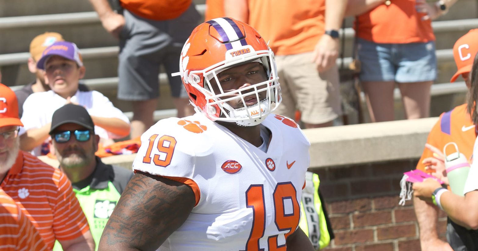 Clemson DT DeMonte Capehart Charged With Unlawful Possession of Firearm