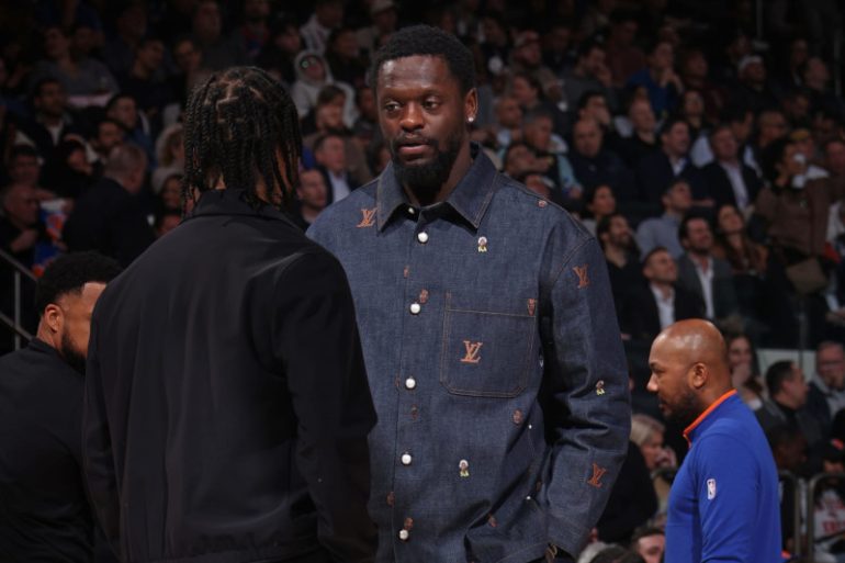 Julius Randle of the Knicks Keeps Surgery Option Open for Shoulder Injury