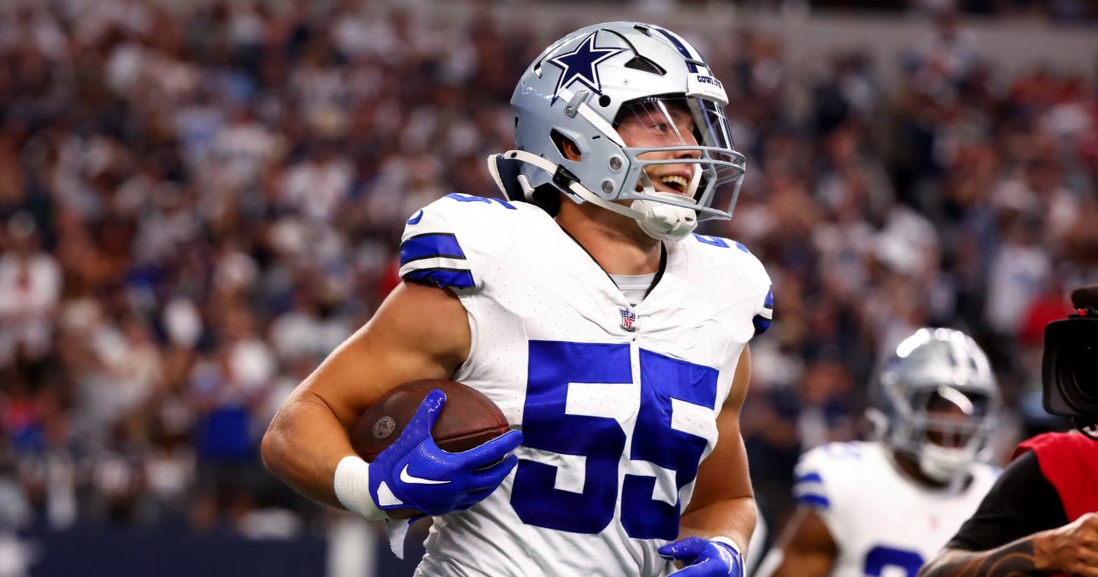 Cowboys’ Stephen Jones: Team Will Let Leighton Vander Esch Speak to Playing Future