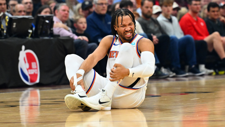Jalen Brunson injury: Knicks star has left knee contusion after scary fall, X-rays negative