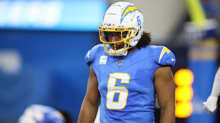 Bolts begin cuts, release veteran LB Kendricks