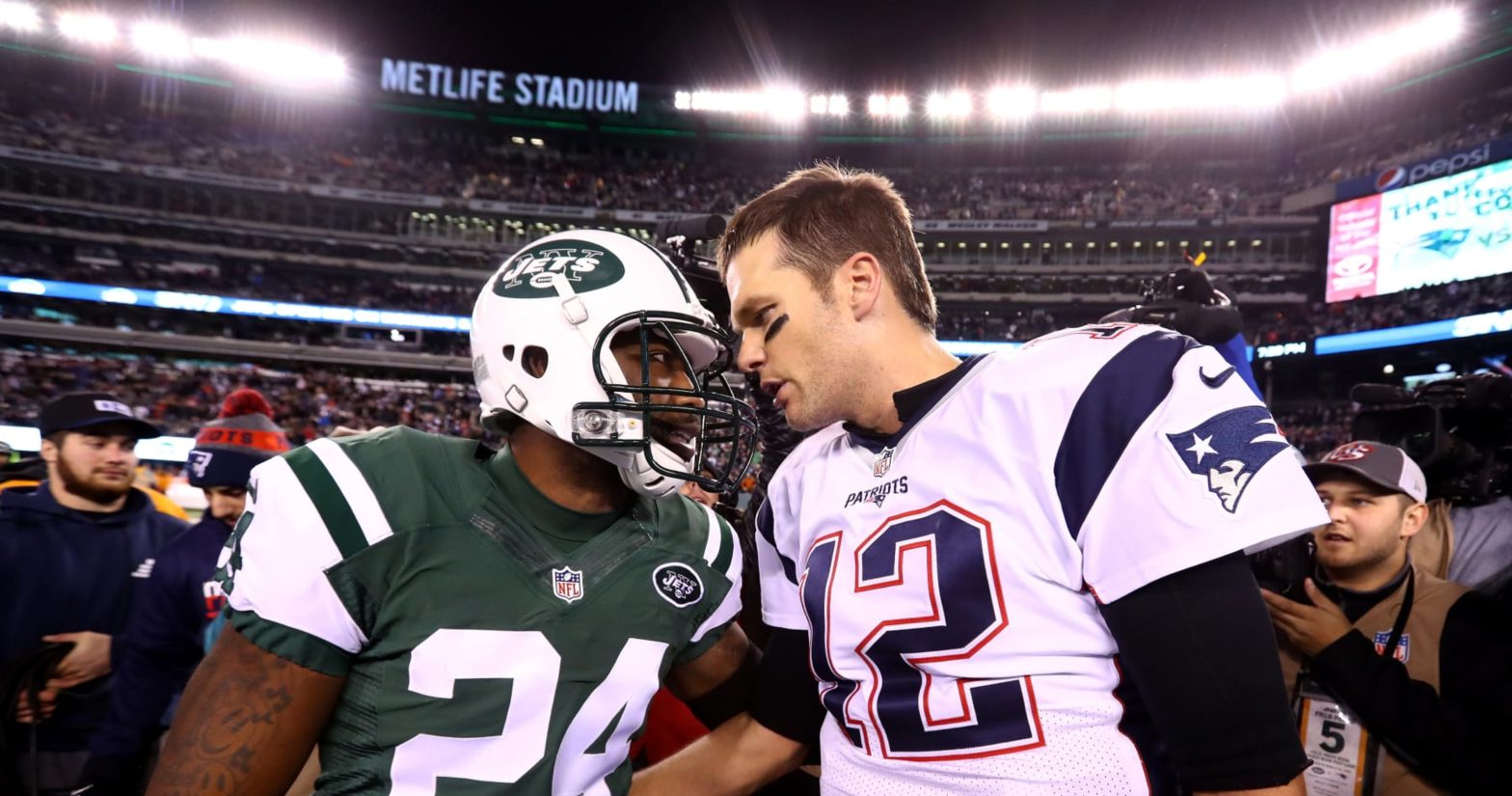 Tom Brady Gave Tearful Apology to Patriots for Deflategate, Darrelle Revis Says
