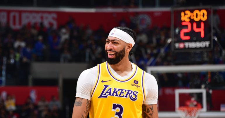 Lakers’ Anthony Davis Out vs. Stephen Curry, Warriors After Suffering Eye Injury