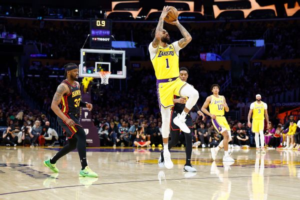 Russell, granted ‘green room,’ ties Lakers 3s mark