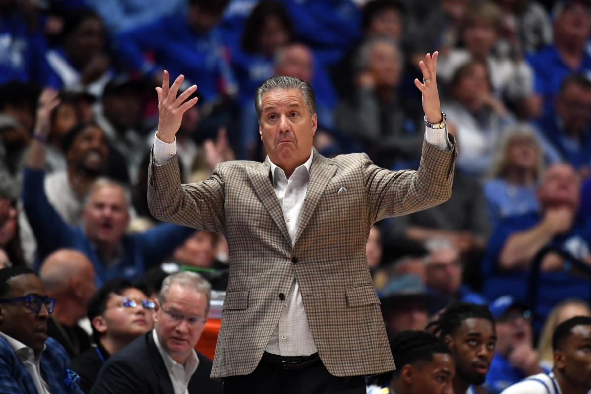 Kentucky may not change coaches, but Calipari must change his ways