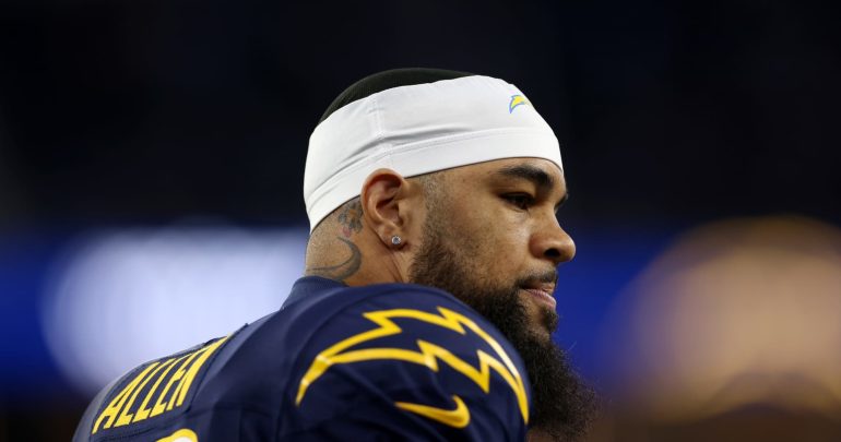 Keenan Allen’s Agent Refutes Chargers GM on Contract Offers Before Bears Trade