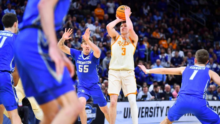 Tennessee is ‘unstoppable’ during 18-0 run that dooms Creighton, puts 2-seed Volunteers into Elite Eight