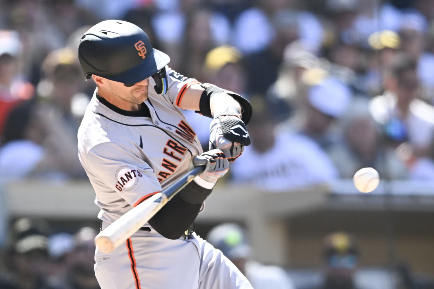 A key hit from Cronenworth contributes to the San Diego Padres' 6-4 victory over the San Francisco Giants managed by Melvin