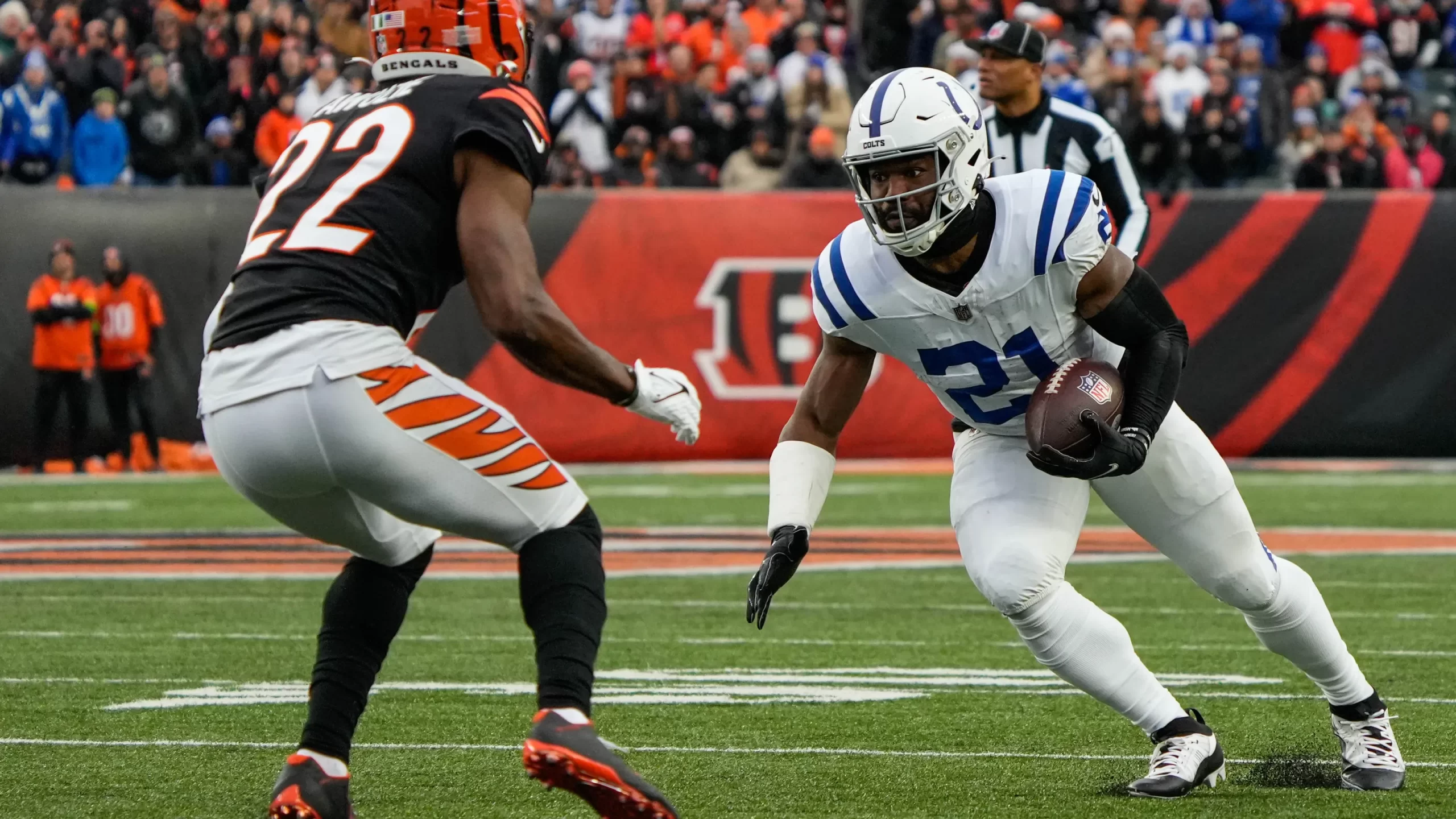 Titans Secure Cornerstone Players: Awuzie and Cushenberry Signings Bolster Defensive and Offensive Lines