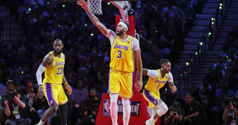 NBA Fans Hype Lakers’ LeBron James, Anthony Davis, D’Lo Russell in Rout of Raptors