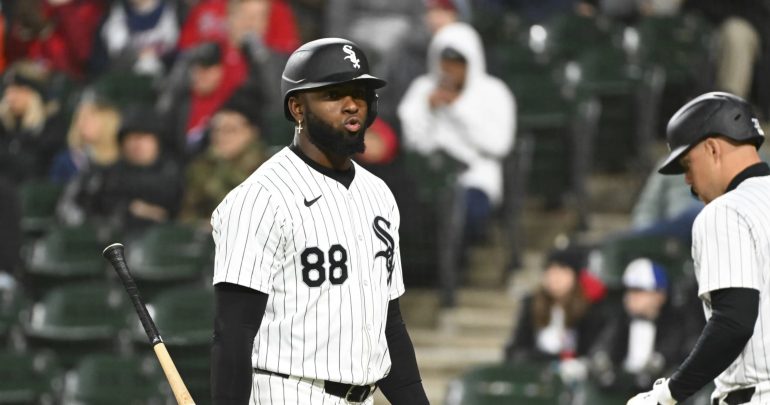 Report: White Sox’s Luis Robert Jr. Expected to Miss 6-8 Weeks with Hip Injury