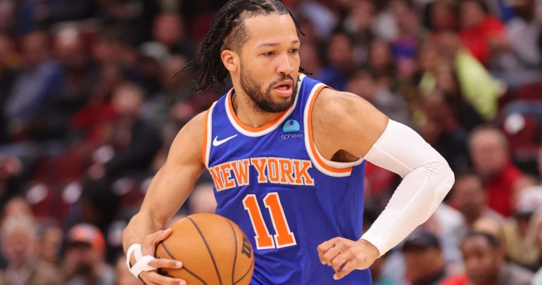 Knicks’ Jalen Brunson Wows Fans with 45 Points in Win vs. Bulls amid NBA Playoff Race