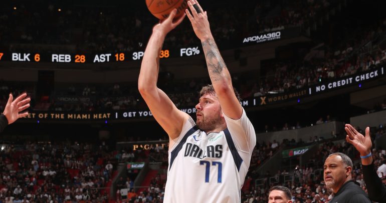Luka Dončić, Mavs Astound NBA Fans vs. Heat with 5th Straight Win Ahead of Playoffs