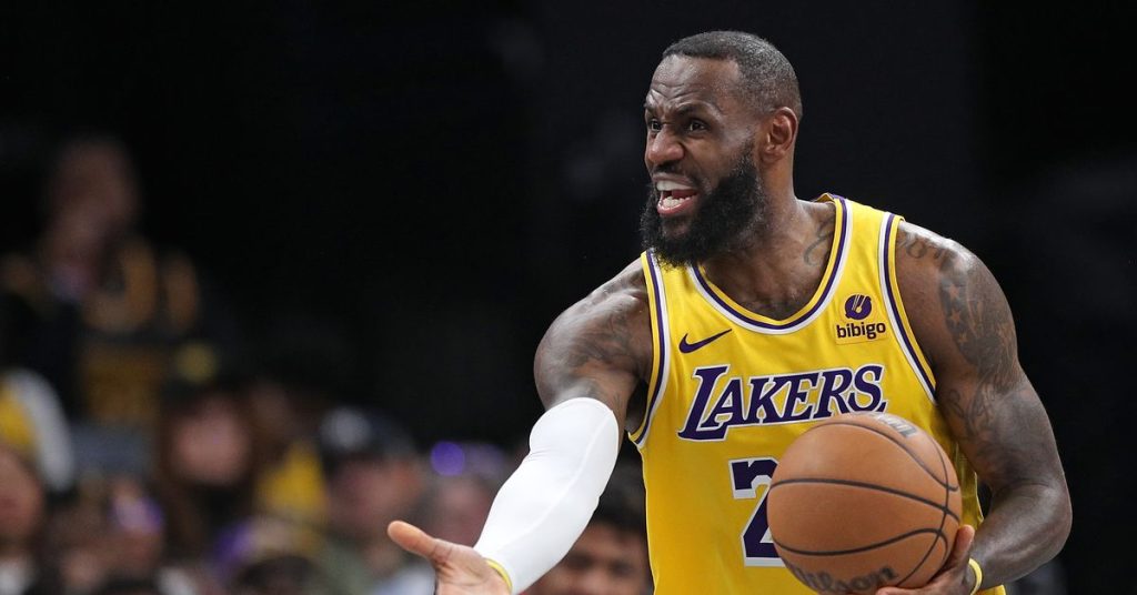 NBA admits the Lakers and Grizzlies accidentally played an extra minute and no one noticed