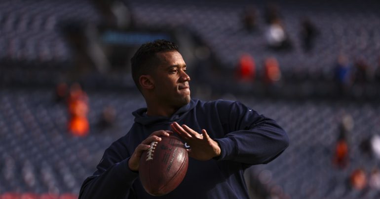 Video: Steelers’ Russell Wilson Takes Batting Practice Ahead of Pirates 1st Pitch