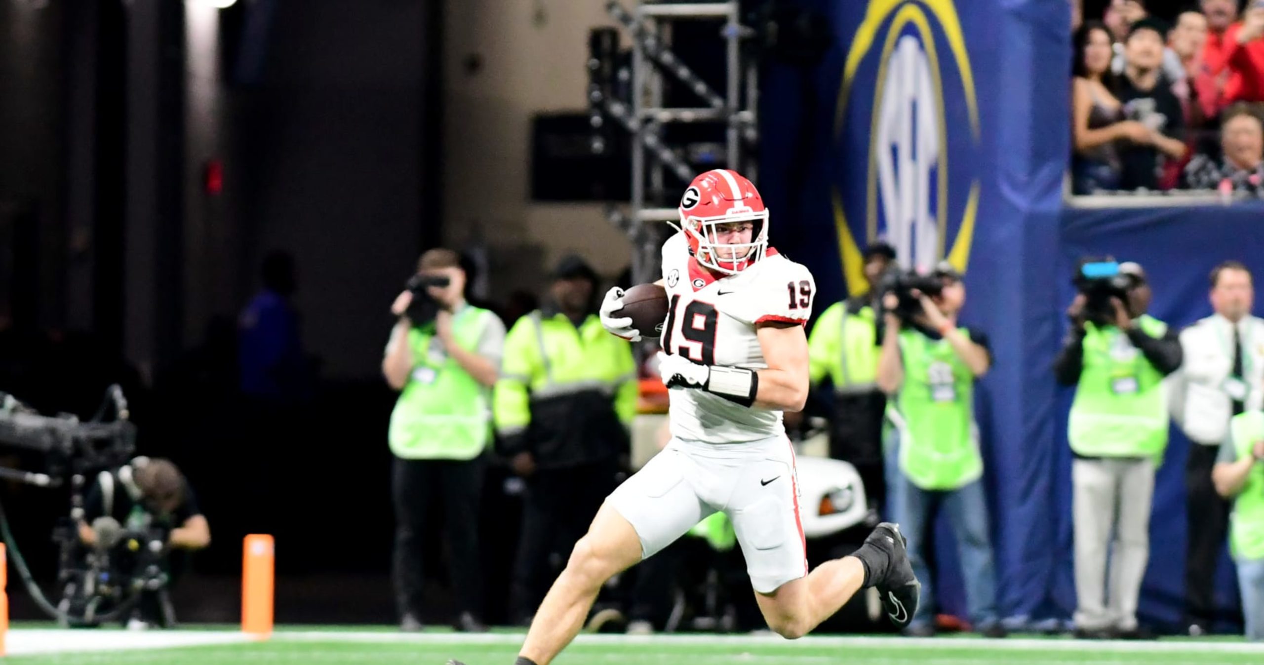 Packers Never Drafted Aaron Rodgers a WR or TE in Round 1; Jets Rumored to Eye Bowers