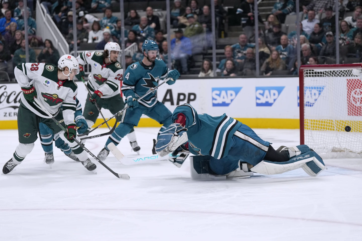 Liam Ohgren nets his first-ever goal to guide the Minnesota Wild to a 6 ...