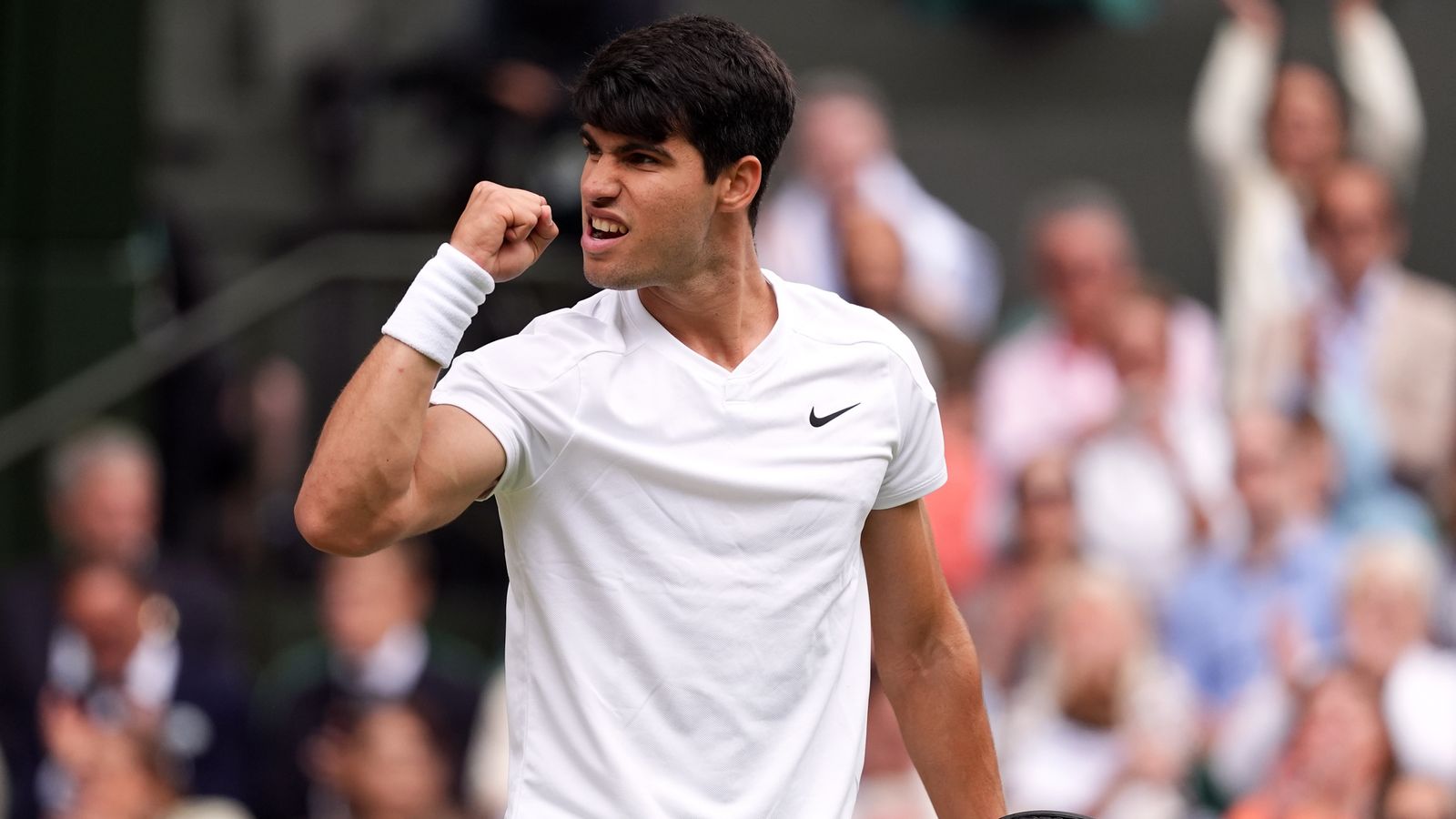 Carlos Alcaraz secures the first two sets of the Wimbledon final