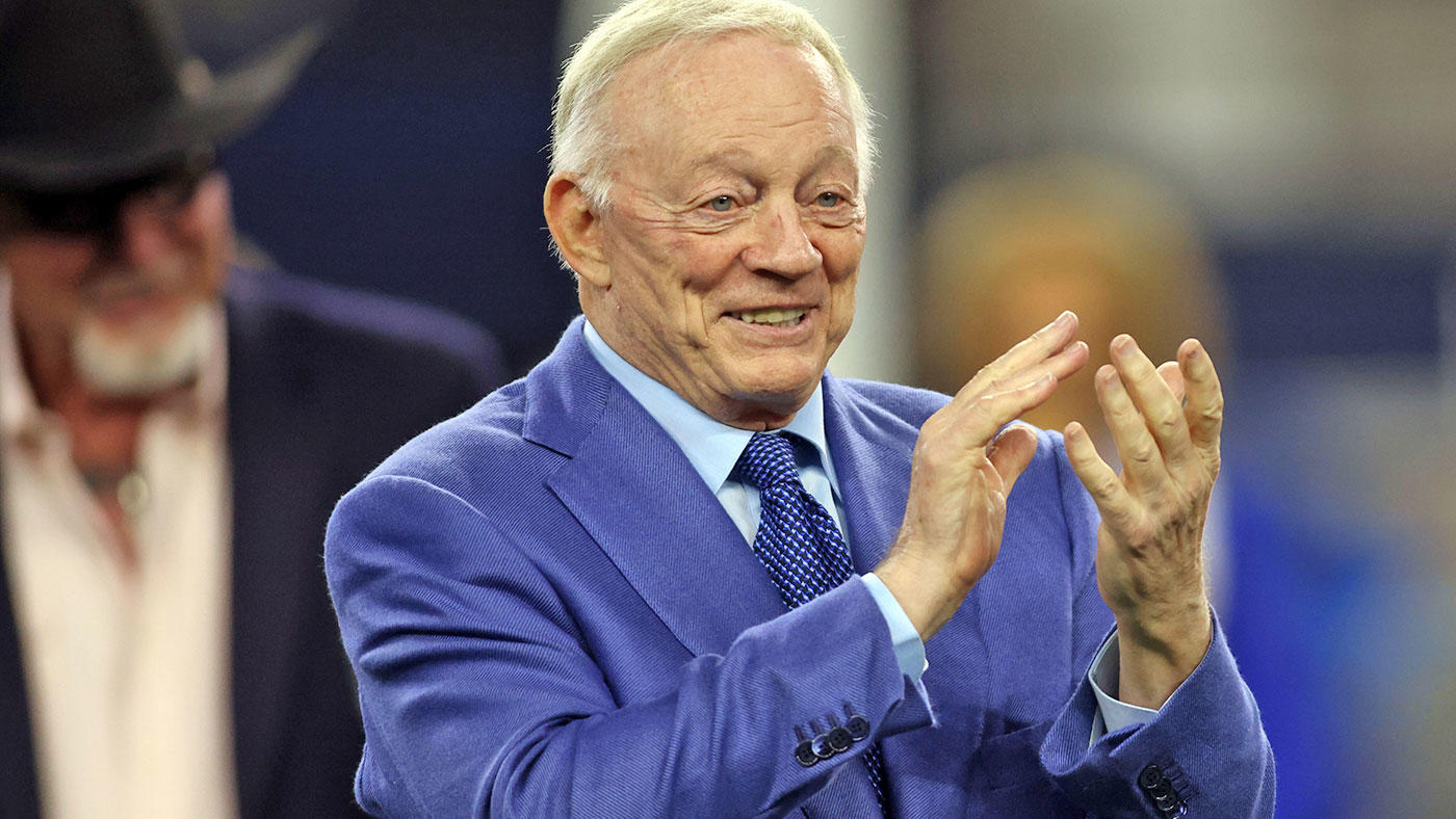 Cowboys’ Jerry Jones lacks ‘sense of urgency’ to get CeeDee Lamb’s deal done, Dak Prescott responds