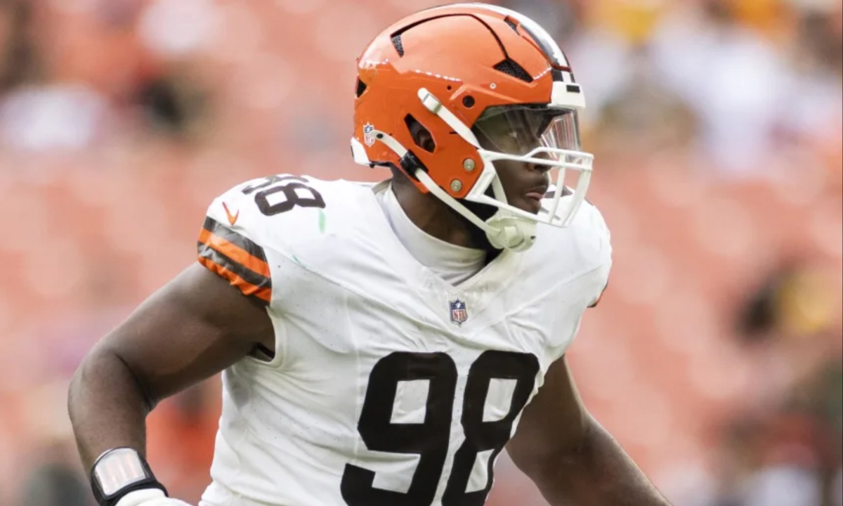 Chicago Bears Bolster Defensive Line with Trades for Chris Williams and