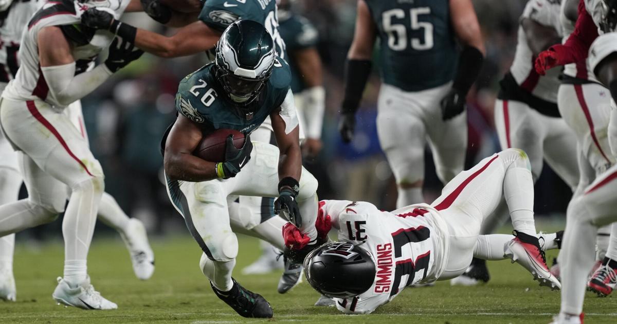 Saquon Barkley’s Late Drop Costs Eagles in 22-21 Loss to Falcons in Home Opener