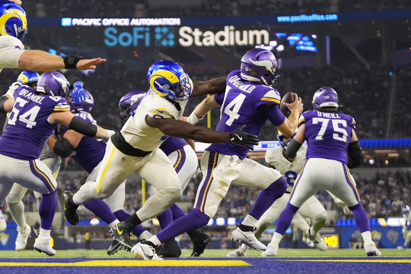 Missed Face Mask Call on Vikings’ Sam Darnold Sparks Controversy in Rams Game