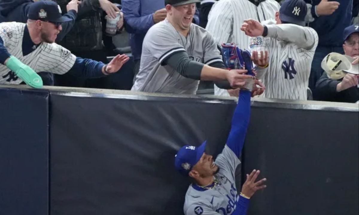 Yankees Ban Two Fans from Game 5 After Interference with Dodgers’ Mookie Betts in Game 4