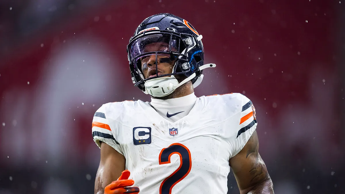 Bears' Loss to Cardinals Overshadowed by D.J. Moore's Bizarre Mid-Play Walk-Off