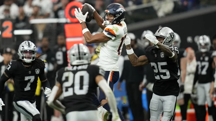 Bo Nix Leads Broncos Past Raiders with Record-Breaking Performance, Playoff Hopes Stay Alive