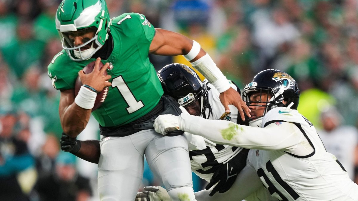 Eagles Surge to NFC Dominance with Historic Rushing Attack and Key Midseason Adjustments