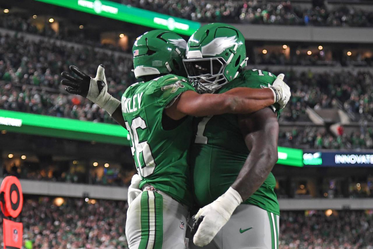 Eagles Dominate NFC with Historic Rushing Attack, Midseason Adjustments, and Saquon Barkley’s Impact