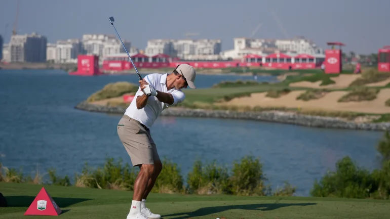 Rory McIlroy Returns with Steady 5-Under at Abu Dhabi, Chasing Sixth Race to Dubai Title