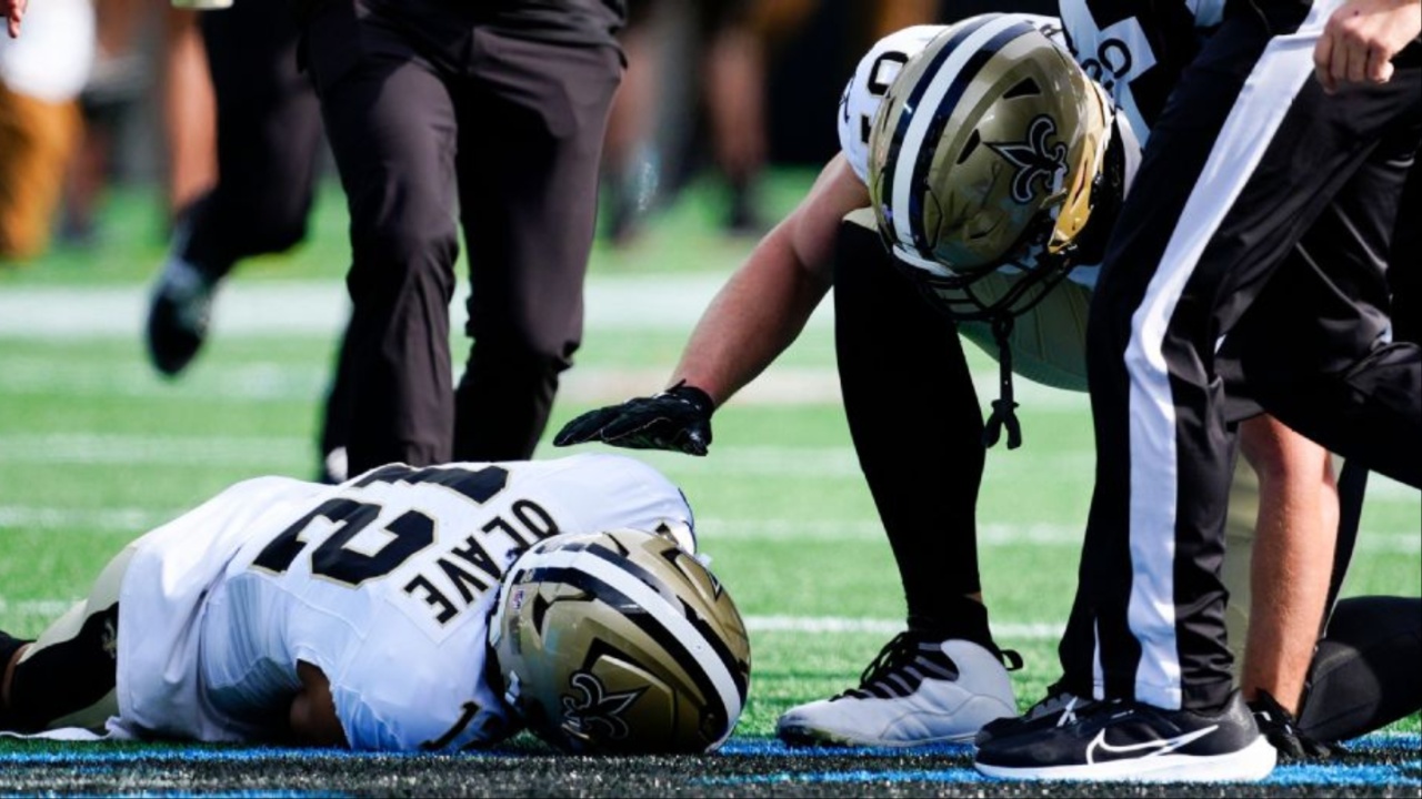 Saints WR Chris Olave Enters Concussion Protocol Again Amid Controversy Over Derek Carr’s Role