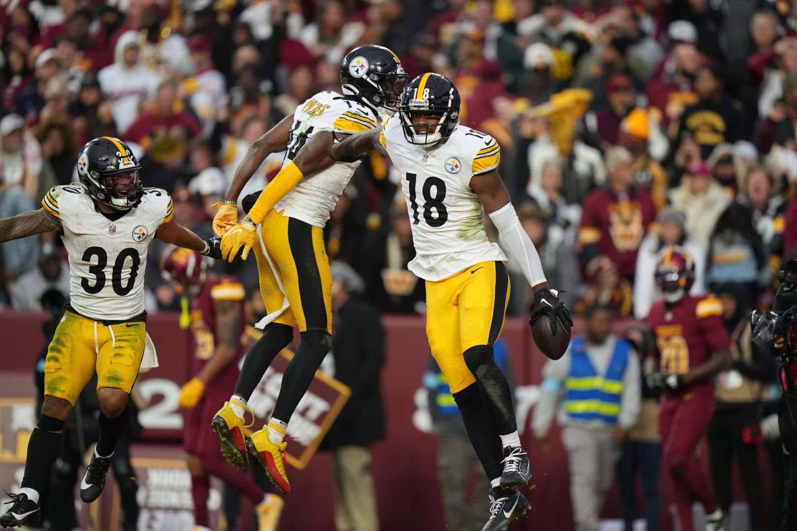 Steelers Edge Commanders 28-27 with Last-Minute Touchdown, Extending Winning Streak to Four