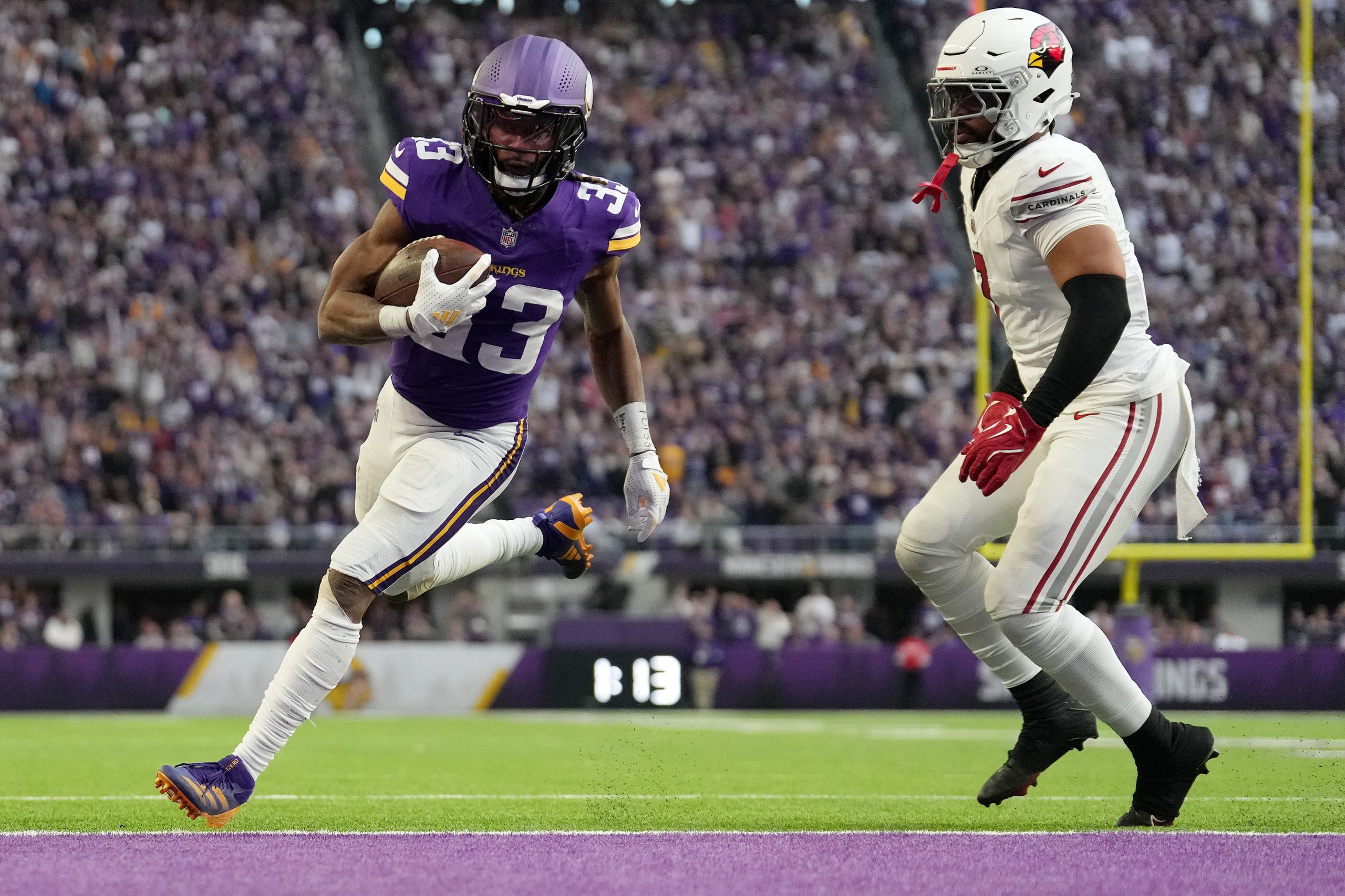 Aaron Jones Overcomes Fumbles to Score Game-Winning Touchdown in Vikings' Win Over Cardinals