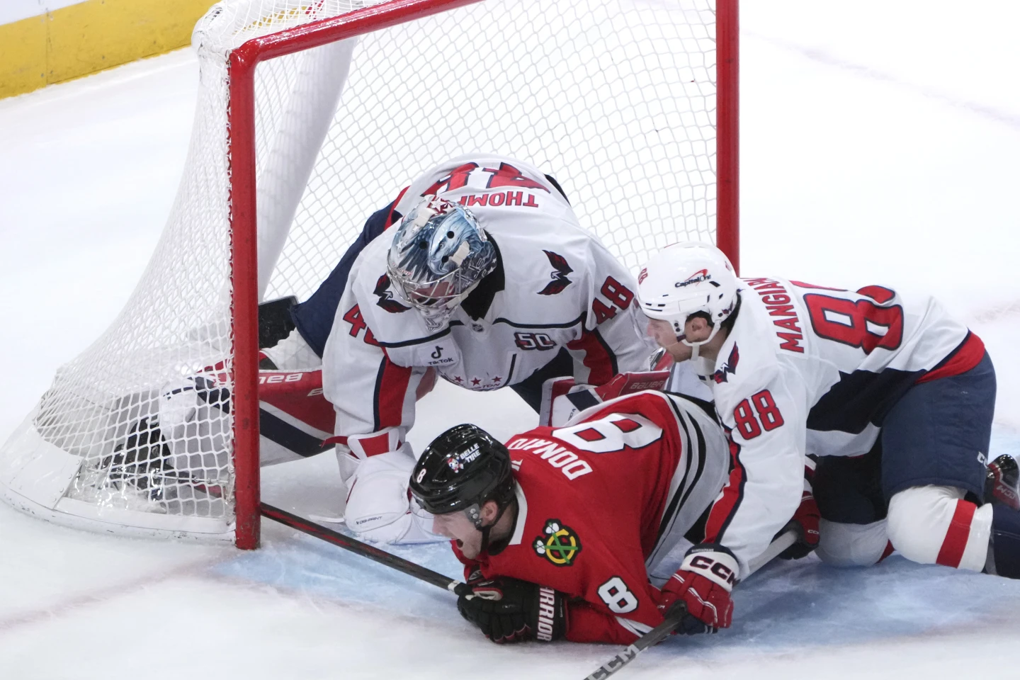 Blackhawks Rally for 3-2 Comeback Win Over Capitals, Donato Scores Late Game-Winner