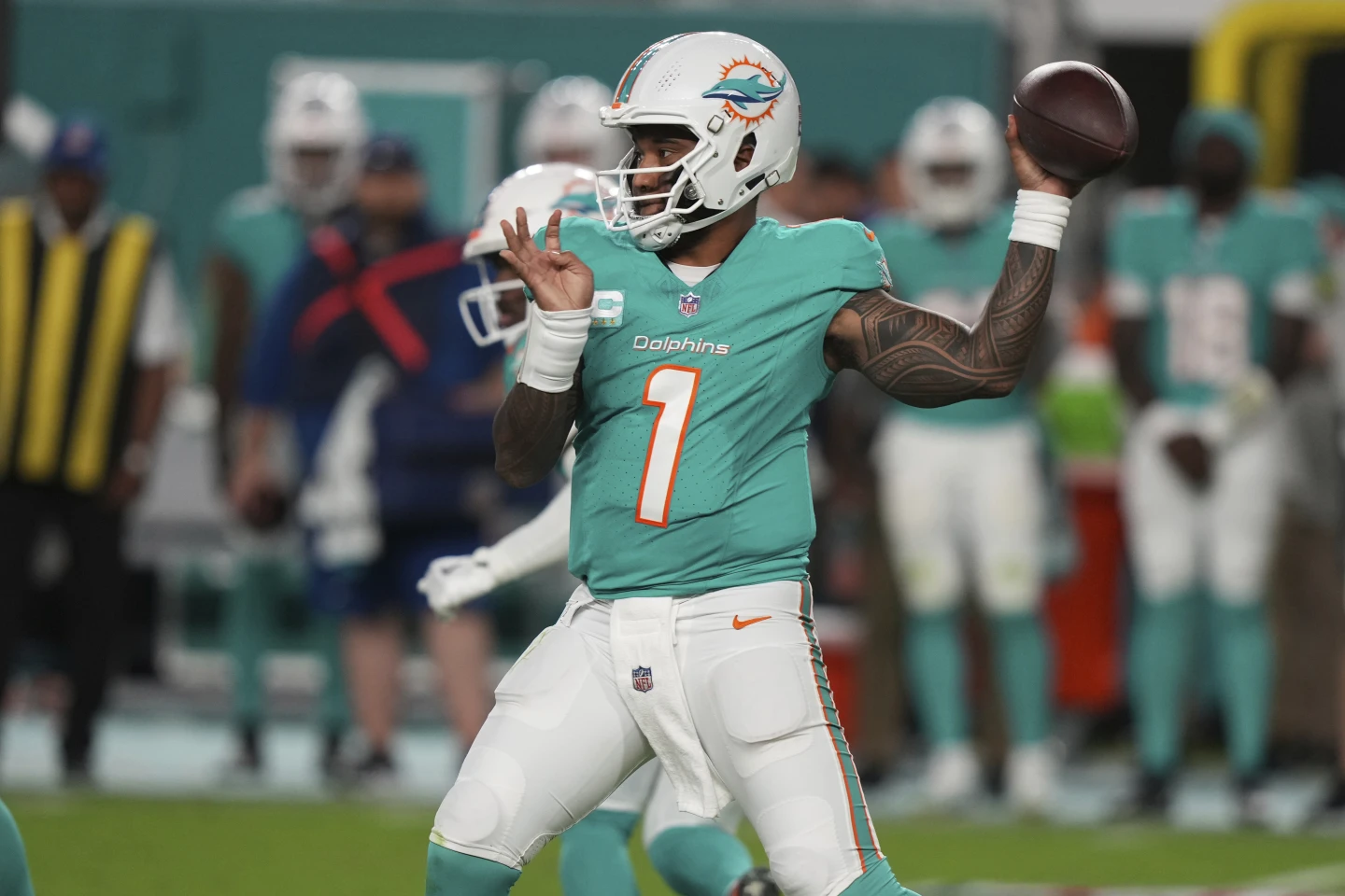 Dolphins Fight to Keep Playoff Hopes Alive After Dramatic Turnaround in 2023 Season