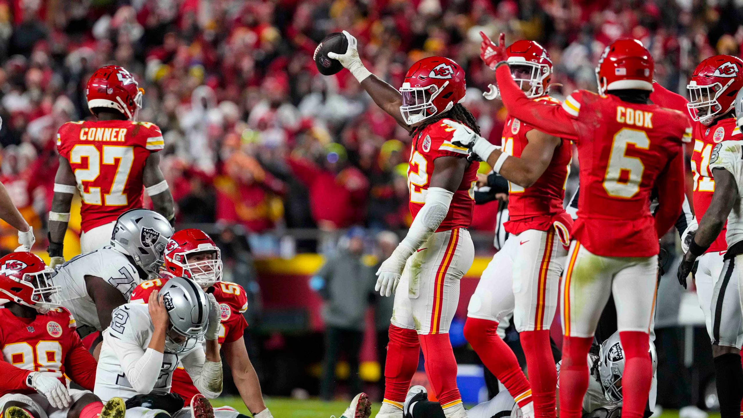 Kansas City Chiefs’ Wake-Up Call: Struggles Amid 11-1 Record Raise Concerns for Playoff Run