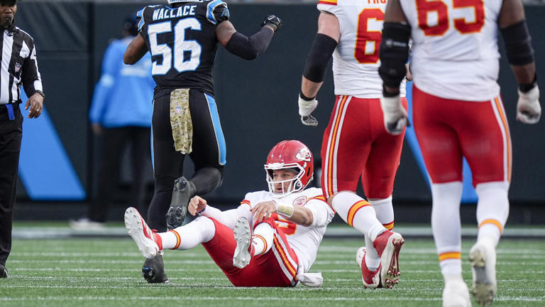 Kansas City Chiefs’ Wake-Up Call: Struggles Amid 11-1 Record Raise Concerns for Playoff Run